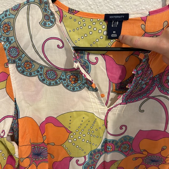Colorful Gap Maternity top. Size XS. - Picture 2 of 3